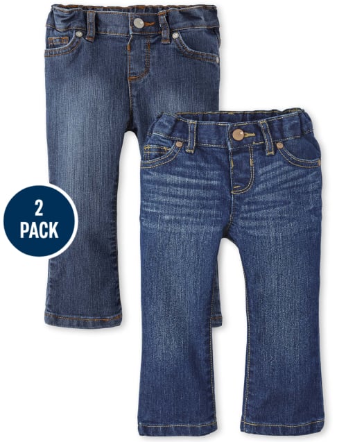 Paquete de 2 jeans básicos con corte tipo bota para bebés y niñas pequeñas