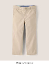 Une jeune fille portant un pull rose brodé de motifs floraux et animaliers, se détachant sur un fond uni.