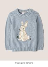 Un pull gris en maille avec un joli motif de lapin blanc sur le devant, sur fond uni.