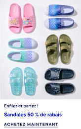 Plusieurs paires de sandales colorées pour enfants sont disposées sur un fond blanc, avec un texte promotionnel en surimpression en bas.