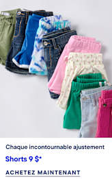 Au premier plan, sur un fond blanc uni, une collection de shorts colorés est soigneusement disposée, avec un texte promotionnel en surimpression en bas.