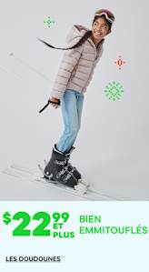 Une jeune personne aux cheveux bouclés, vêtue d'une doudoune bleu marine, sourit sur un fond blanc orné de motifs colorés.