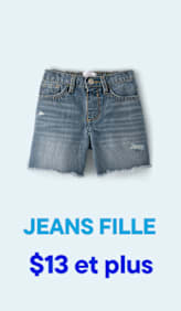 Un short en jean délavé à ourlet effiloché est présenté sur un fond bleu clair dégradé, avec le texte « JEANS POUR FILLES 13 $ et plus » en dessous.