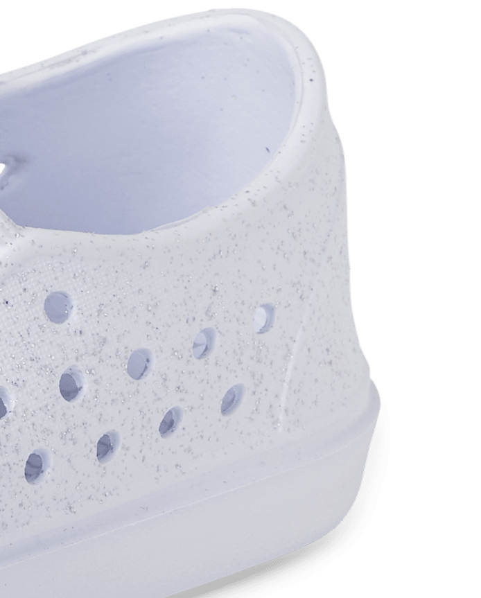 Baskets aquatiques irisées à motif côtier perforé pour petites filles