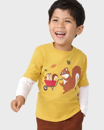 Top a capas con ardilla bordada para niño - Happy Harvest