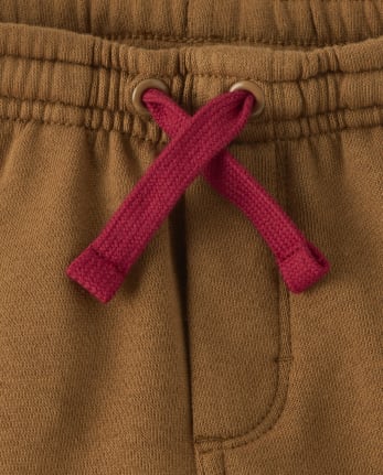 Pantalones jogger de forro polar con renos bordados para niños - Cabina de Navidad
