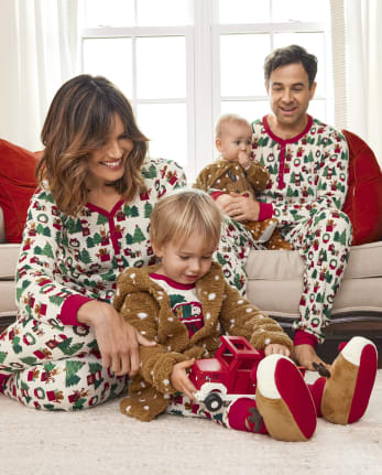 ANGELGGH Family Christmas PJs Matching Sets, Cute Holiday Pajamas Printed  Top and Pants, Xmas Jammies for Couples/Men/Women : : Clothing