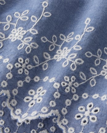 Vestido de niña con volantes y ojales de cambray - Little Essentials