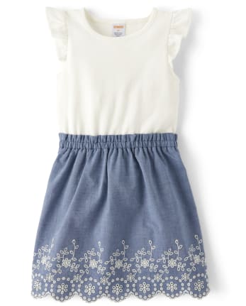 Vestido de niña con volantes y ojales de cambray - Little Essentials