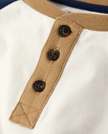 Haut Henley à contraste de couleurs pour garçons - Classroom Cutie