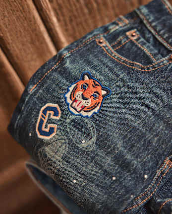 Jean décontracté brodé style universitaire pour enfant - Campus Cuties