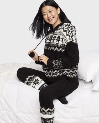 Pijama acogedor con pompones para mujer