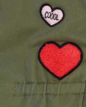 Parka con capucha sintética y parches para niñas