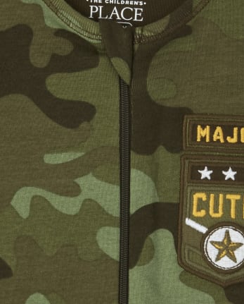Pijamas de una pieza de algodón ajustados con estampado de camuflaje para bebés y niños pequeños