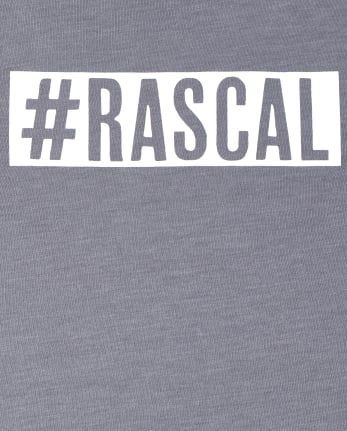 Camiseta con gráfico Rascal para bebés y niños pequeños