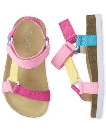 Sandalias arcoíris para niñas pequeñas