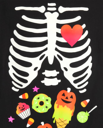 T-shirt graphique squelette de bonbon maman et moi pour femmes