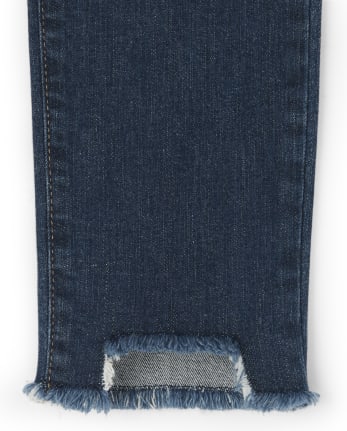 Jeans de mezclilla desgastados con botones en la parte delantera para niñas