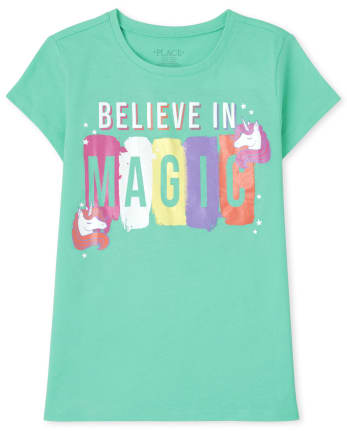 Camiseta con gráfico Las niñas creen en la magia
