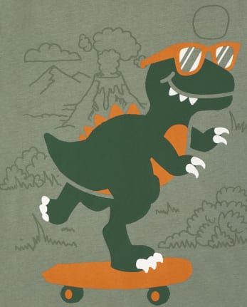 Camiseta con estampado de monopatín Dino para niños pequeños