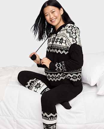 Pijama acogedor con pompones para mujer