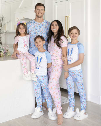 Pijama de algodón de ajuste cómodo con conejito de Pascua familiar a juego para niñas