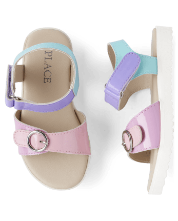 Sandalias con bloques de color para niñas pequeñas