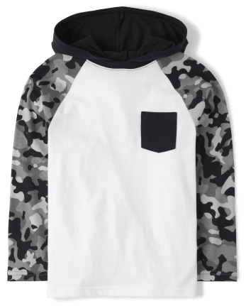 Top con capucha de camuflaje con bloques de color para niños