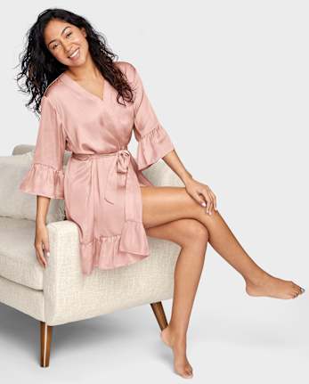 Bata de satén con volantes para mujer