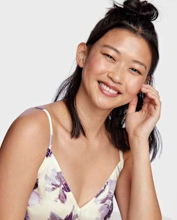 Pijamas de satén floral para mujer
