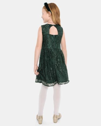 Vestido ajustado y con vuelo de encaje con aberturas para niñas