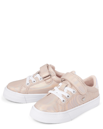 Zapatillas bajas para niñas pequeñas con forma de corazón metalizado