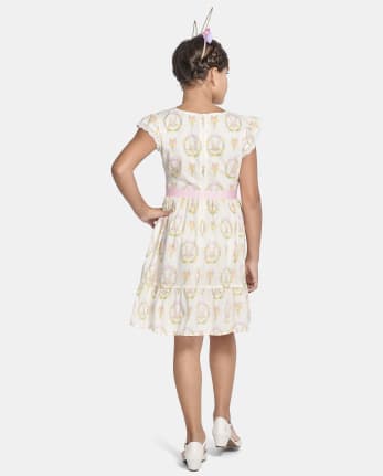 Vestido con volantes y conejita para niñas