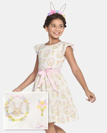 Vestido con volantes y conejita para niñas