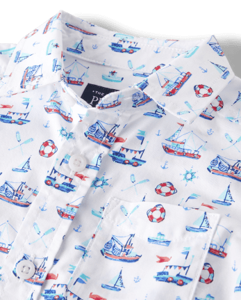 Camisa con botones de popelina con diseño de velero para bebés y niños pequeños