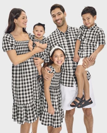Vestido familiar a juego con volantes de cuadros vichy para bebés niñas