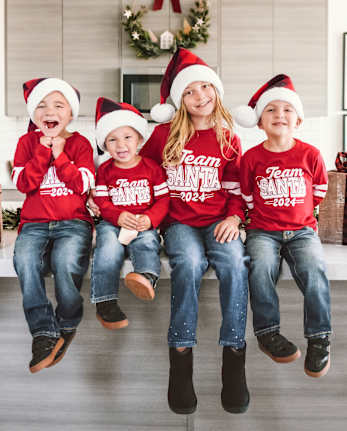 Camisetas estampadas unisex para bebes y ninos pequenos a juego familia Navidad equipo de manga larga Santa Face 2024 CLASSICRED The Children s Place