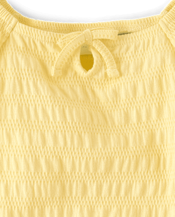 Haut à smocks et trou de serrure pour fille