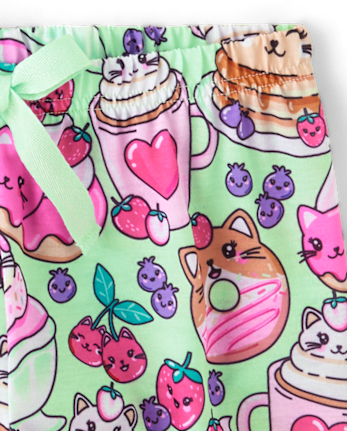 Pyjamas pour filles avec des chats pour le petit-déjeuner