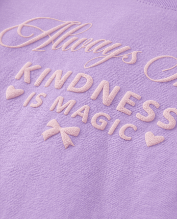T-shirt graphique « Les filles brillent toujours »