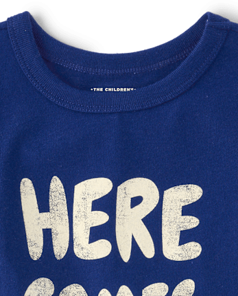 T-shirt graphique pour bébés et petits garçons « Voici les ennuis »