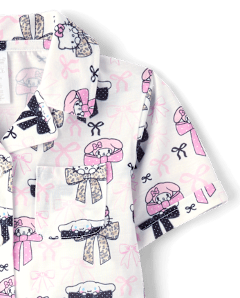 Pyjama Hello Kitty® et ses amis pour filles, avec boutons nœud sur le devant