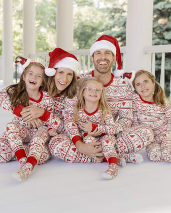 Matching-holiday-pajamas-for-the-entire-family--Kit3537679