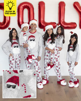 Matching-Christmas-pajamas-for-the-entire-family--Kit3541141