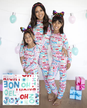 Matching-holiday-pajamas-for-Mom-and-her-daughters--Kit3541158
