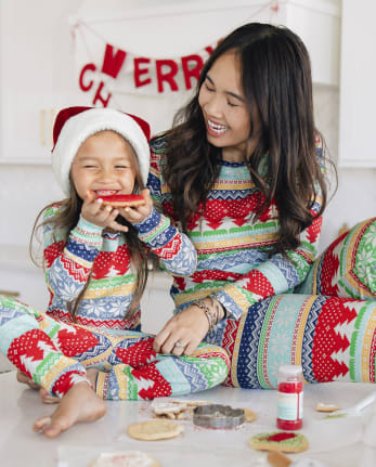 Matching-holiday-pajamas-for-the-entire-family--Kit3541239