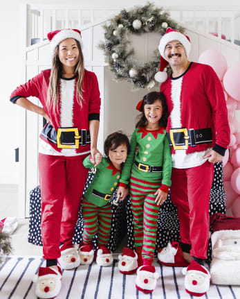 Coordinating-Christmas-pajamas-for-the-entire-family--Kit3541331