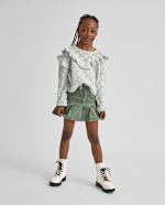 OLIVE TINGE