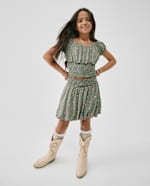 OLIVE TINGE