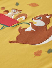 Top a capas con ardilla bordada para niño - Happy Harvest